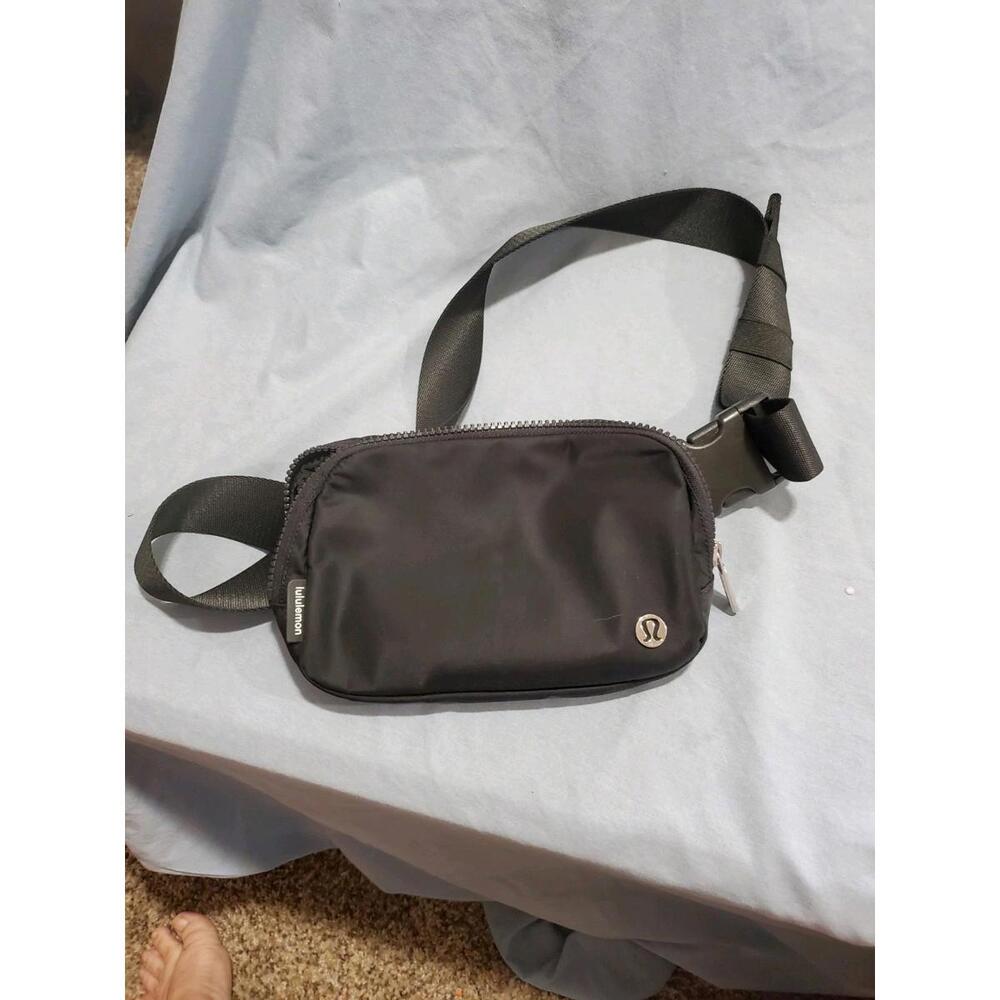 Lululemon Black Nylon Small Zip Adjustable Strap Everywhere Belt Bag Fanny Pack